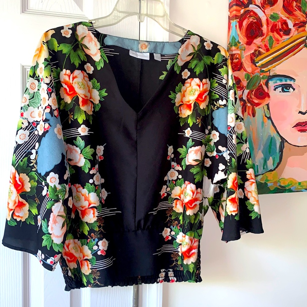 Flutter sleeve lightweight bottom banded top 🖤